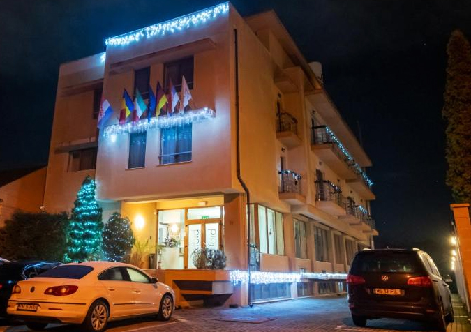 Cazare Timisoara | Cazare la hotel in Timisoara | Oferta cazare Timisoara | Centru evenimente Timisoara | Organizare evenimente Timisoara | Restaurant in Timisoara | Sala de evenimente Timisoara | Sala de conferinta Timisoara | Organizare Evenimente si Nunti Timisoara | Hotel Royal Plaza Timisoara | Hotel Oxford Timisoara | Hotel Excelsior Timisoara | Hotel President Timisoara | Czare in Timisoara